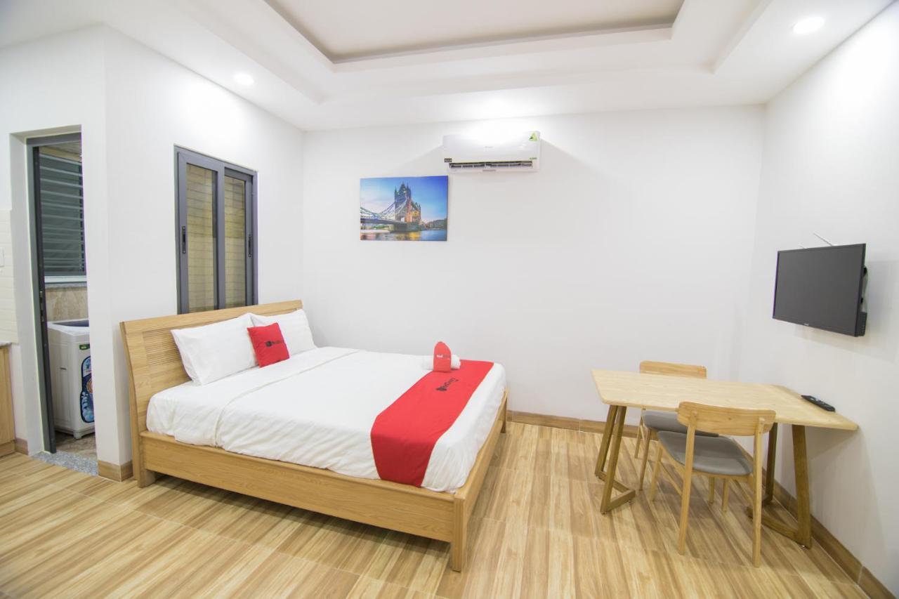 Reddoorz Premium Near E-Town Hotel Ho Şi Min Exterior foto