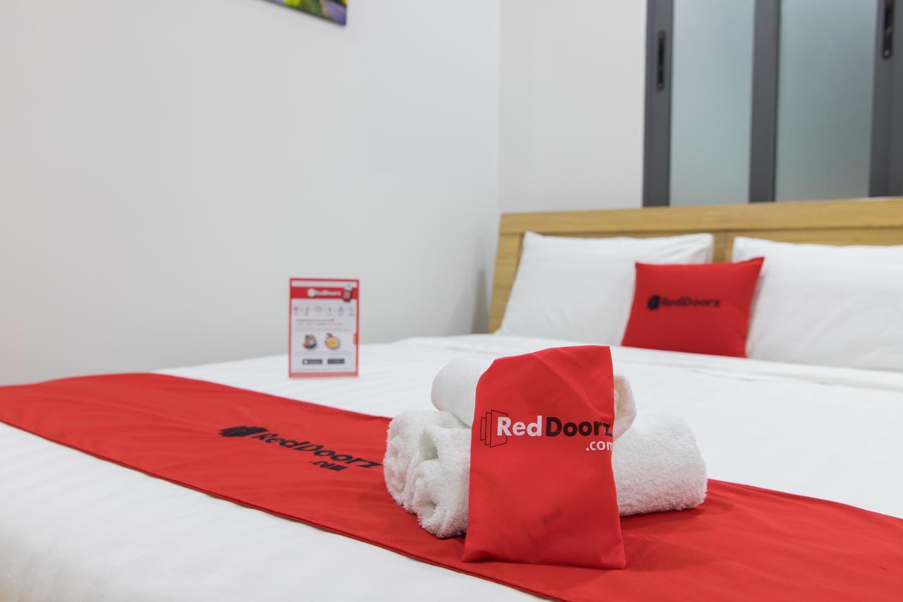 Reddoorz Premium Near E-Town Hotel Ho Şi Min Exterior foto