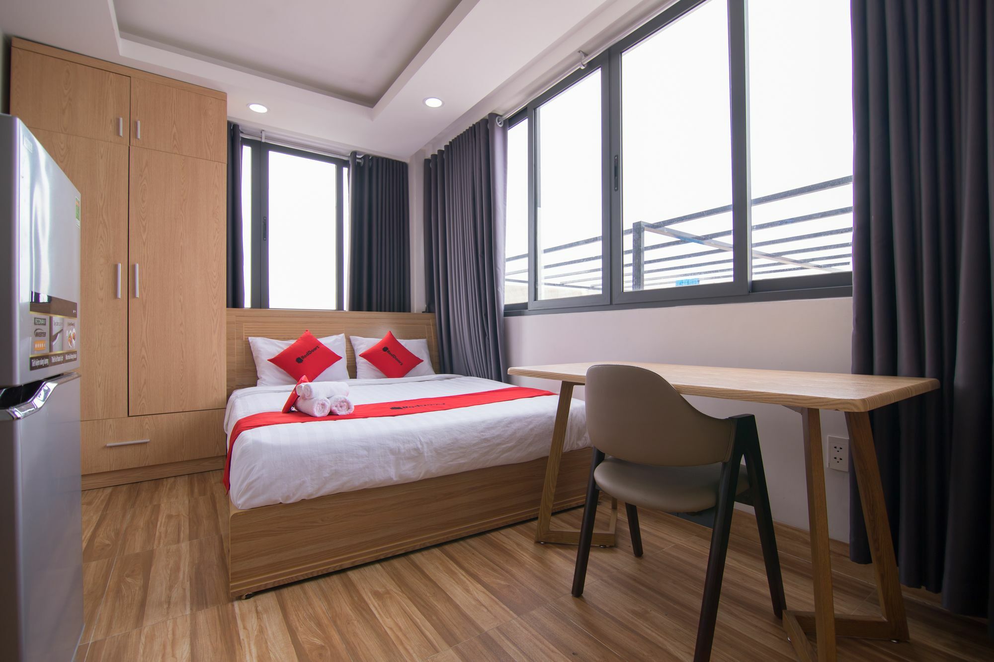 Reddoorz Premium Near E-Town Hotel Ho Şi Min Exterior foto